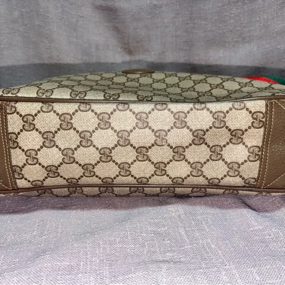 Gucci Beige GG Supreme Shoulder Bag with Green-Red Web Strap - Picture 9 of 12
